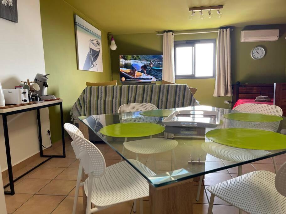 Immense Studio 51 Jusqu'A 4 Personnes Avec Vue Mer Сен-Дени Экстерьер фото